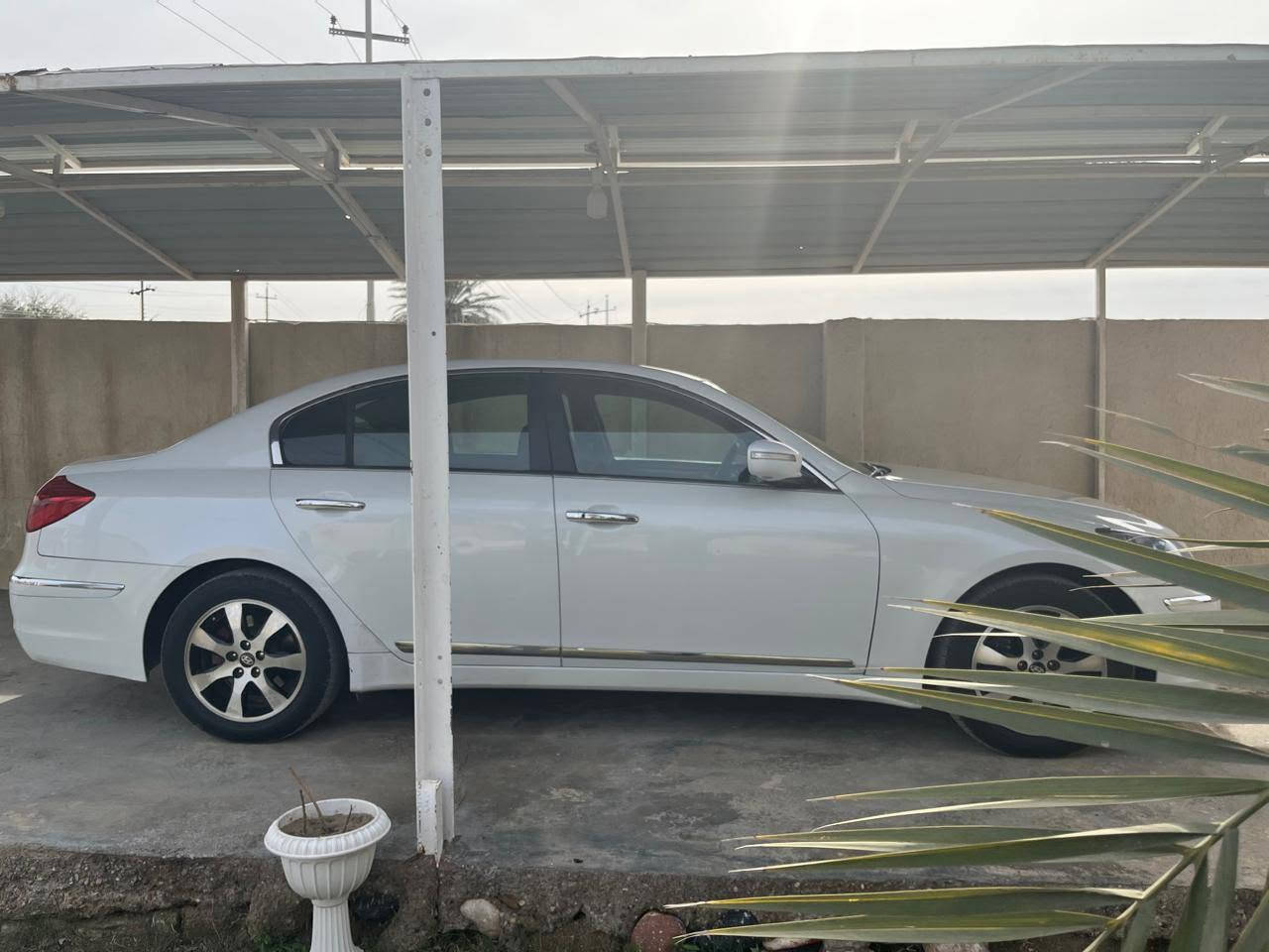 13 خليجي مكينه 3300
كير 8 نمر 
محرك vvt مو GDi
بيه صبغ جوه قبق البانزين 
كل نقص ما بيه 
السعر 130 وبيه مجال 
 رقم صاحب السياره  ***********
