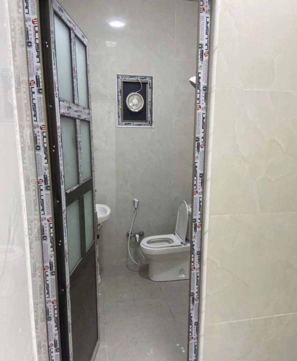 للايجار للايجار

شقه بالحكيميه تتكون من ديوانية 
كبيرة و صاله و مطبخ و حمام و غرفة وحدة و مخزن
سعر الايجار 600 الف قفل
مطلوب عائله صغيره

اي استفسار
***********
