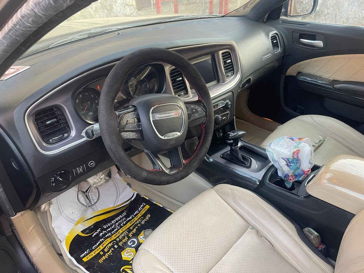 السلام عليكم جارجر 19اصل رقم دولي بسمي تحويل ثاني يوم  من امريكا جاملغ وبنيد وبل عراق صار بيه حادث جاملغ خلفي تعديل قليل سياره استخدام شخصي وع ايدي عبري ماصاعد بيه ماشيه 107 سعرها 170 وبيه مجال للشراي رقم ذيقار  ***********9
