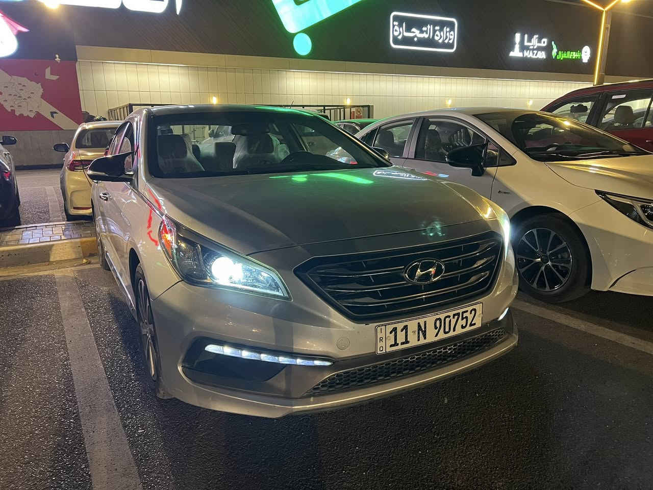 السلام عليكم سوناتا 2015 وارد امريكي السياره جاهزه وخير من الله عليها تخم تاير جديد عليه ادامه كامله للمكينه السياره جاهزه من كل النواحي حادثه كما موضح بس صوره جاملغ خلفي وقبق جنطه السياره جاهزه للخير السعر 133 وبيها مجال 
السياره بسمي تحويل ثاني يوم مكان بغداد المنصور للاستفسار 
***********
