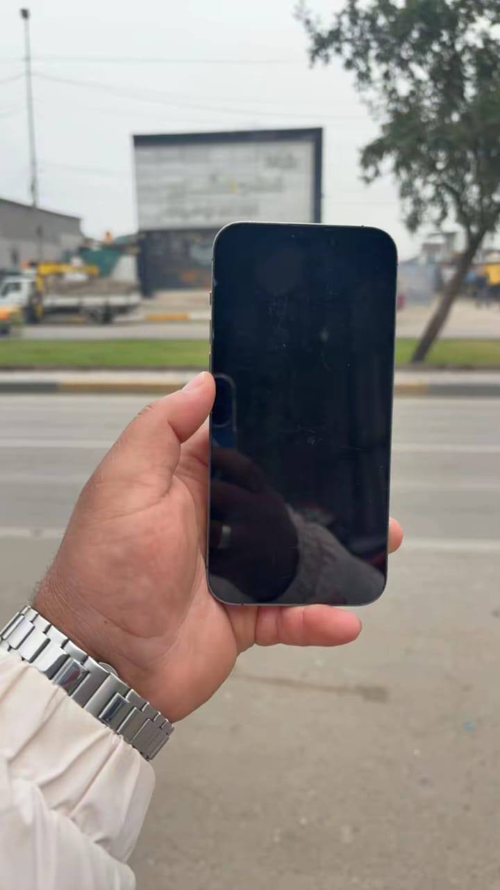 السلام عليكم ايفون 14برو ماكس ذاكرة 256بطارية80 جهاز كلش نضيف سعر خاص او عل الرقم ***********
