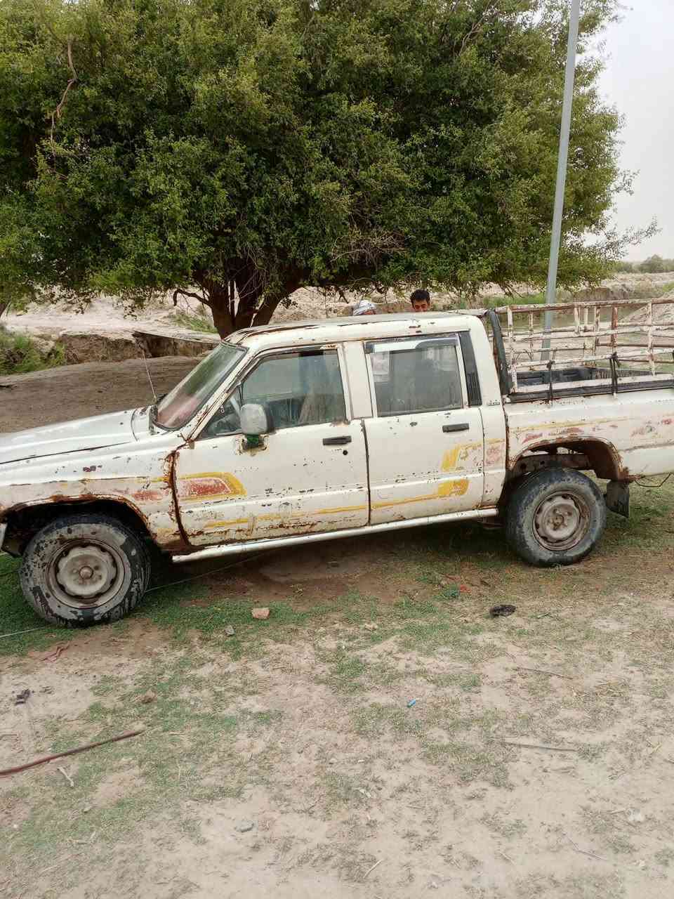 السلام عليكم 
سياره للبيع موديل 88  كير ومحرك واكسن مكفولات 
مداور ثاني يوم 
السعر 22 وبيها مجال
للاتصال ***********
