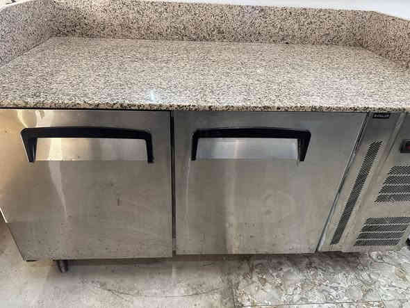 للبيع استعمال قليل 

فرن بيتزا ومناقيش حجر 
براد وحظاره بيتزا 
عجانة
العنوان بغداد 
للتواصل هاتف ***********
