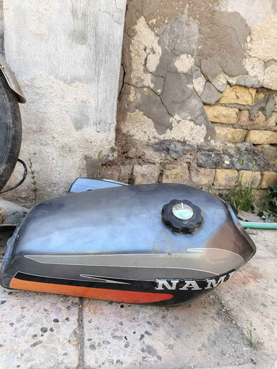 . للبيع كلهن شلع ب175 قفل قفل . 
1-كشن ناما بلاد 

2-كزوز بلاد 

3-جاملغ خلفي وبكلايت 

4-دبلات امامي 

5-ويل كدام كامل 

6-ويل خلفي كامل 

7-تانكي وصفاحيات 

8-مكينه ارشه مبدل بوشه وكور انتنس توني بدلتهن 

9- شاصي 23 كلك 

مكاني سماوه كلهن شلع ب175 قفل قفل قفل


**إذا كنت صاحب هذا الإعلان وتريد حذفه لأي سبب، رجاءا أرسل رسالة إلى الدعم الفني**