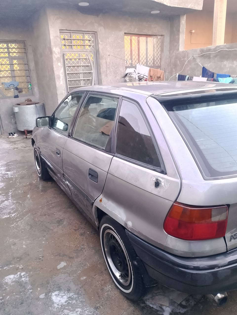 سلام عليكم اوبل استره موديل 92 رقم انبار دولي الجديد هزة جديده وسنويه جديده بسمي حداديه جديده تخم تاير جديد سياره جاهزة غرفة نضيفه مكاني بغداد سعر 30 وبيه مجال للاستفسار ***********
