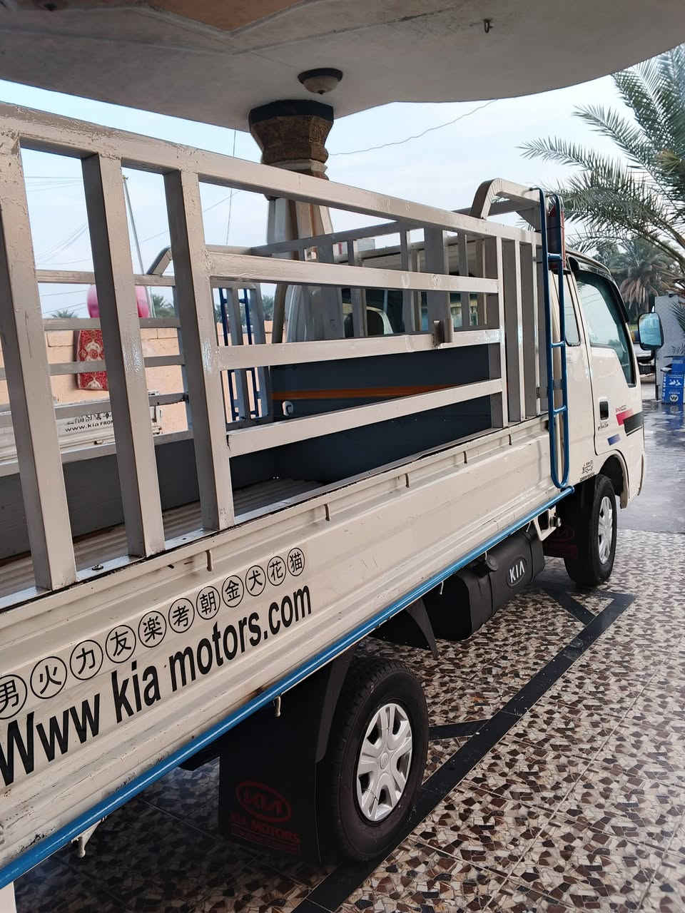 يا الله السلام عليكم كيا ام عيون 2001 جير محرك اكسل خير من الله صدر امامي خلفي جديدا. باور ستيرن جديد سياره صبغ الدوسات والباب الخلفي فقط رقم انبار باسمي المكان قرب سيطره النباعي السعر والاستفسار على هذا الرقم ***********. ***********
