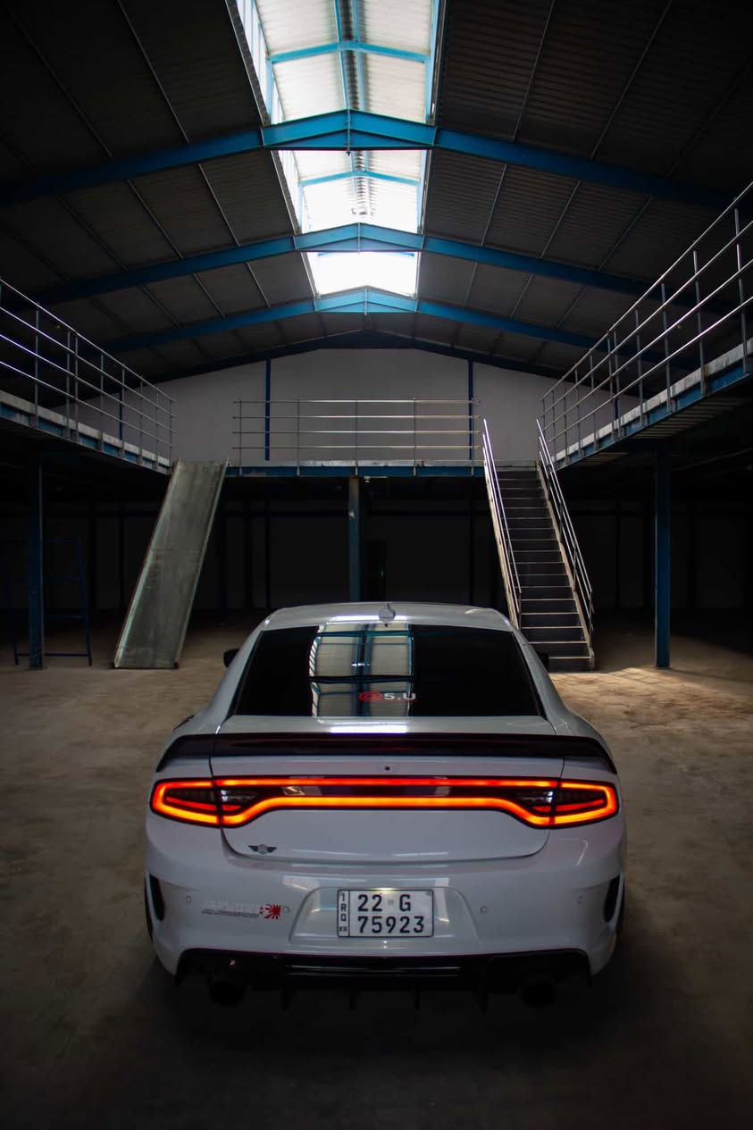 جارجر وايد بدي 2020 السياره ماشية ٩٠ الف كيلو فول مواصفات عده الرادار
داخل احمر
بانورما 
شاشة جبيرة
وبعد معروفة مواصفات الجارجر 
السيارة كلش قوية مطلعة ٥٣٠ حصان بس برمجة
السياره ستوني مخلص ادامة كاملة
وكاملة للاخير
حادثها جاملغ وباب مبدل نفس اللون فقط
السعر ٢٨٠ وبي مجال قليل
***********
