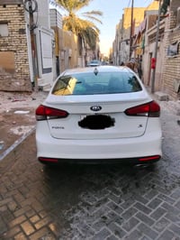 سيارة فورتي مديل 17 نضافه فول كشر فول  رقم ابغداد نكليزي  مكاني ابغداد...