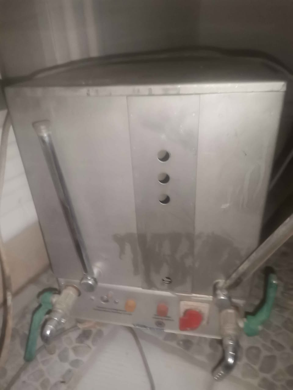 هیتر کارەبایی بۆ فرۆشتن بۆ گەرمکردنی چای و ئاو و شیلەی کاهی و دوو مەقعەدە بۆ دوو شت بەکاردێت سعر 30مامەڵە كركوك, العراق


**إذا كنت صاحب هذا الإعلان وتريد حذفه لأي سبب، رجاءا أرسل رسالة إلى الدعم الفني**