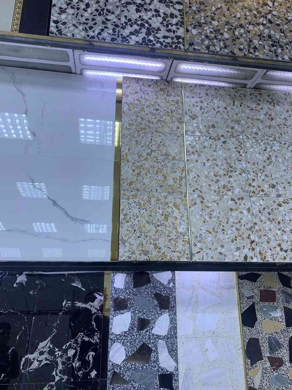 سلام عليكم يتوفر كافى انواع السيراميك والبورسلين والبايات ارضيات جدران وبكميات كبيرة ويوجد خدمة توصيل مع ضمان سلامة البضاعة وبخلاف ذالك عدم استلام البضاعة  
بدون دفع اي تكاليف ***********
