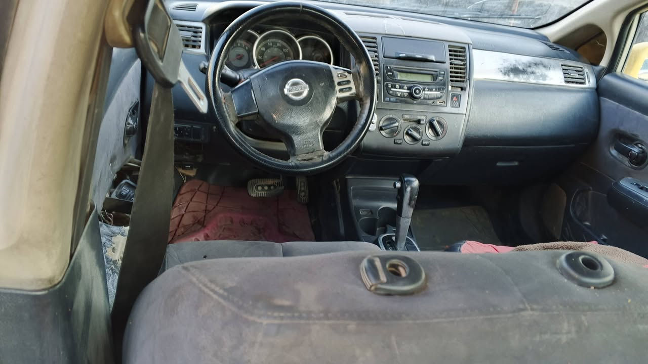 فيرسا مديل 2009 محرك 1.8 محرك كير حاوية رقم نكليزي باسمي سنوية لل 2029 هزة ماساقطة  مصفرة هيئة وغرامات بيها نواقص بسيطات مكان السيارة المسيب السعر 40 وبيها مجال *********** وتساب
