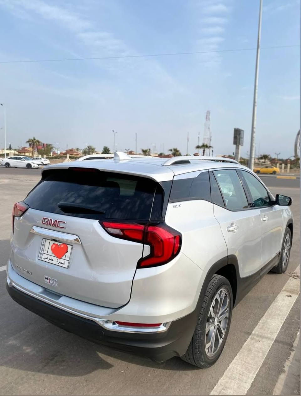 سلام عليكم 
جي ام سي تيران 2019 رقم بصره تحويل مباشر وارد امريكي بيها بنيد فقط باقي مكفوله من صبغ جاهزه وجديده مواصفات شاشه كامره 4 بصمات تشغيل عن بعد كشنات جلد وكهرباء لايت زنون ولد امامي خلفي تبريد قطعتين مكينه 1500 توربو جاهزه سياره سعر 140 بيها مجال الاستفسار *********** البصرة, العراق
