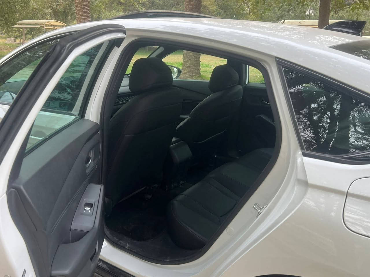 السلام عليكم 
هوندا اكورد 
فئة SPORT-
ماشية 15m 
موديل 2024   هايبرد 
فول مواصفات 
•كشنات جلد تدفئة
•ذاكرة تخزين
• مكينة 2000 هايبرد تنفس طبيعي
• كير اوتوماتيك 
• شاشة كبيرة
• ⁠سستم سماعات 
•فتحه سلايد
• كاميرا خلفية 3 انظمة
• كراسي كهرباء 
• رادار امامي
• مانع تصادم
• محدد مسار 
• تصحيح مسار
• شفتات بالستيرن
• مثبت سرعة
• مانع انزلاق
• دخول ذكي 
• إنارة ترحيبية
• هندبريك كهرباء
• عداد ديجيتال
•لايت عدسات زينون
• نظام اوتو لايت Auto
• لايت العالي زنون 
اوتو هولد للبريك
• حساسات مطر 
• حساسات امامي  
• حساسات ضغط هواء الإطارات
• أوامر صوتية
• 4 أنظمة قيادة (eco,individual , sport,normal )
الحادث : جاملغ وشويه بالبنيد
العنوان : بغداد العامرية 
***********
