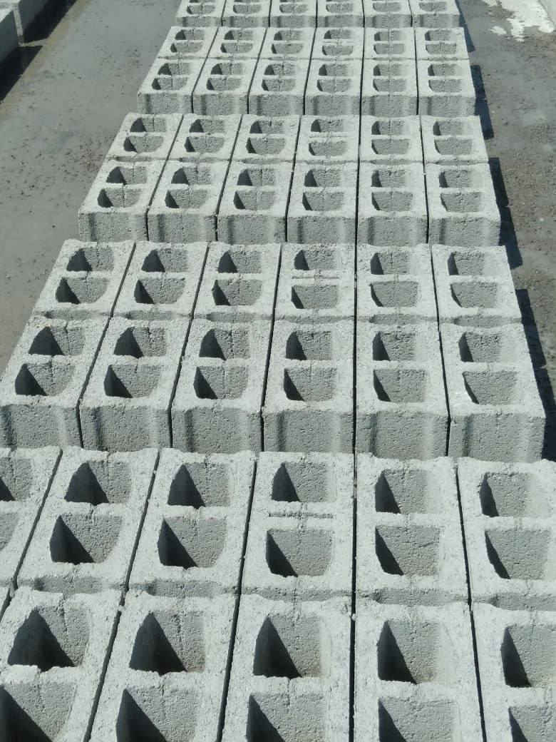 يتوفر بلوك قلاب ثقيلة درجة اولى( الاسمنت 2كيلو)  العنوان الباوية سعر 1000بلوكة 450 مطروح بالمعمل بدون توصيل  ويوجد توصيل( بالرافعة او الوري)ب اسعار مناسبة جدا  ل كافة مناطق ديالى وبغداد 
للاستفسار ***********
