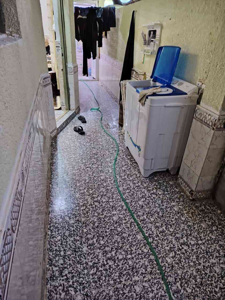 سلام 🙋‍♂️ عليكم

#دار_مساحه_100_م  
 بطن ركنين
طابو زراعي سند ٢٥ 
حجي حسن الثانيه بظهر المكتب القديم
صب كونكريت مسلح بناء حديث
السعر (66)
الاستفسار اكثر الاتصال (***********)
