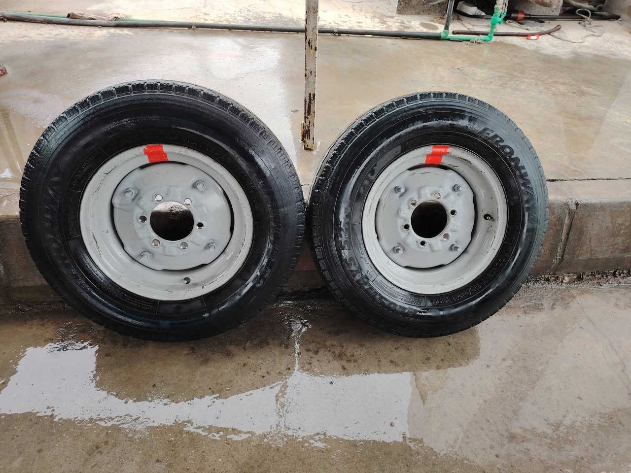 للبيع تايرات أمامية فوركس مستعملة مكان الموصل موبايل ***********
