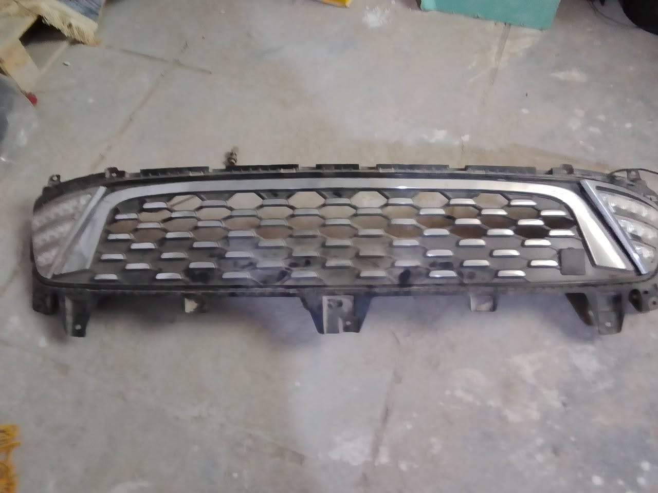 السلام عليكم شباك سورنتو جديد العنوان الكماليه حي السلام شارع المستشفى السعر 45 
رقم الهاتف  ***********
