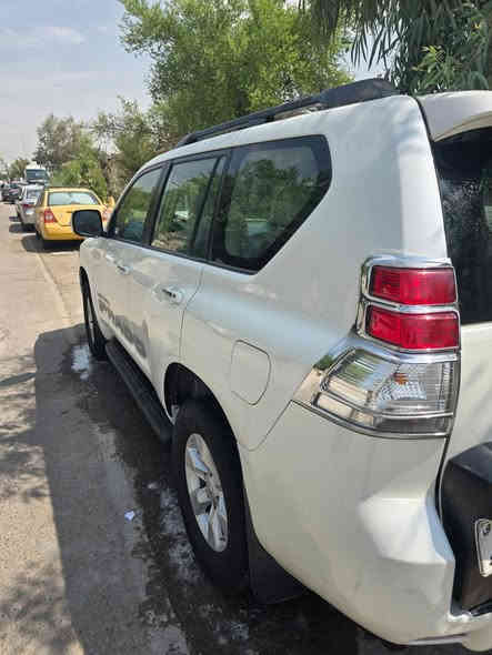 السلام عليكم من رخصه الأدمن المحترم برادو 2012 رقم بغداد الصدامي باسمي مكينه 6 سلندر وكير مكفولات عداد المسافه. السياره بلاديه جاهزه بدون اي نقص السعر 270 وبيها مجال قليل مكان السياره بغداد الجديده الغدير السونار مرفق مع الصور 
رقم الهاتف ***********
