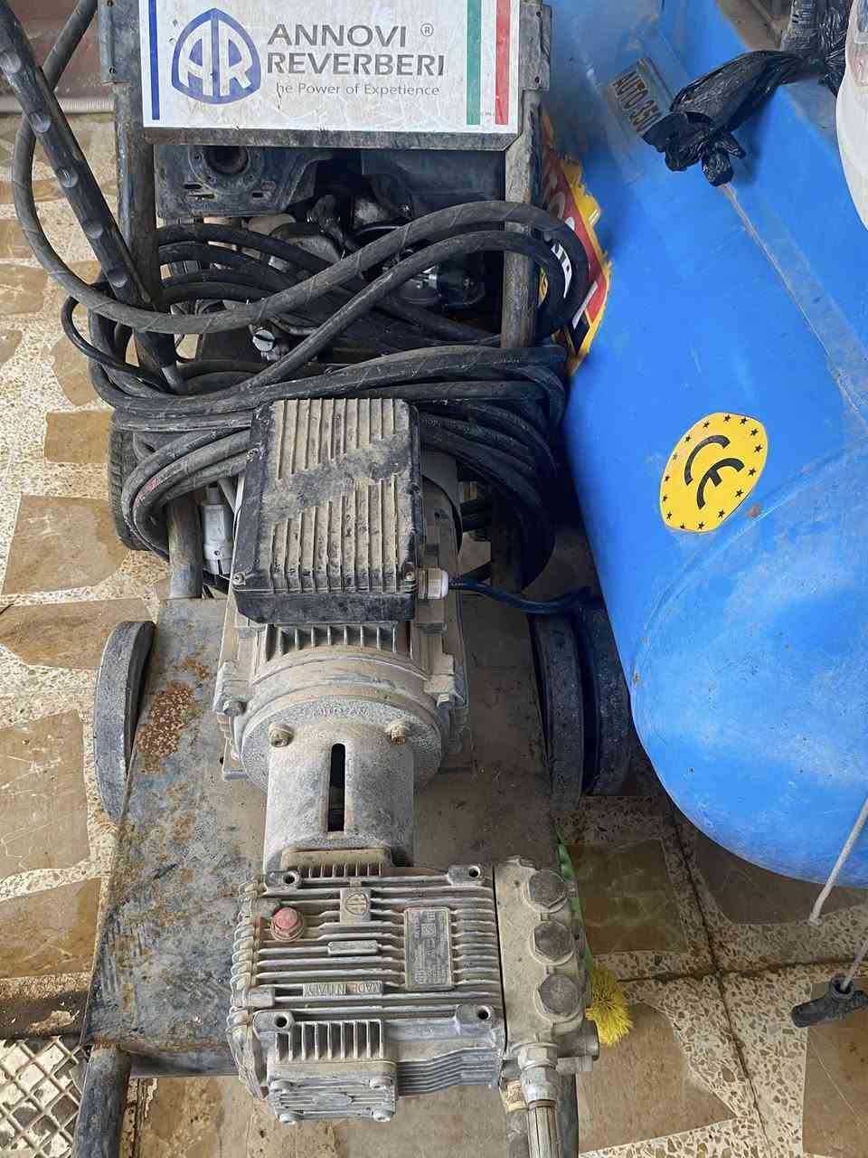 السلام عليكم
غراض غسل كاملة للبيع ٣ ضاغطات كمبريسر هواء حجم كبير ١ بطل زاهي ١ مكنسة كهربائية ثلاث سرعات شفط الماء والاوساخ ١ مقاعد ثلاثية عدد ٢ بالإضافة رمبات حديد عدد ٢ 
وبواري تأسيس كاملة التواصل واتساب او على الخط 
***********
