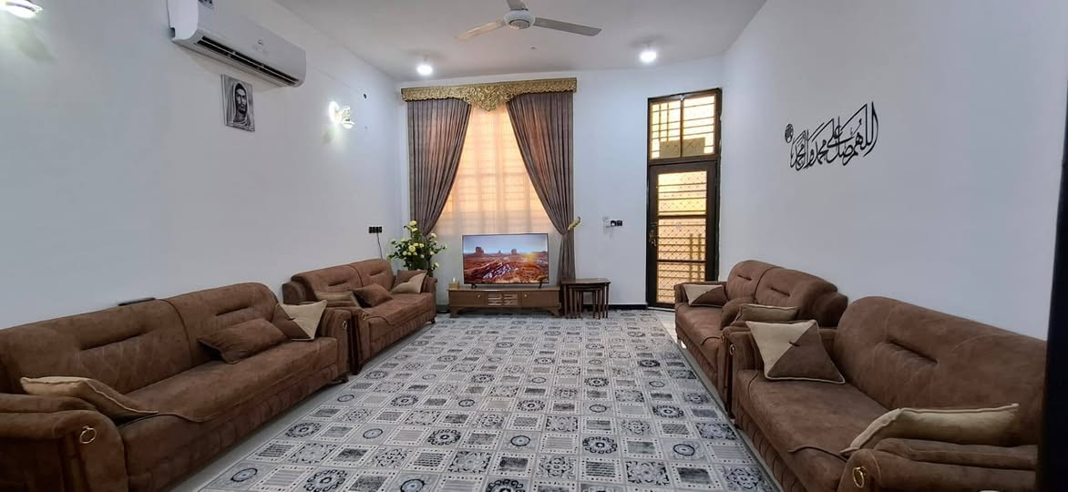 🏠 دار البيع في شط العرب الجزيره باب الهوى 🔹شارع 22🔹عرض الشارع 10متر مساحه لبيت 240متر يحتوي على غرفتين وديوانيه وصاله ومطبخ وكراج وصيحات داخليه و خارجيه ▪️سعر لبيت 108وقابل للتفاوض 🔸 للاستفسار الاتصال على الرقم ***********🔸

🔺 نستقبل جميع انواع العقار في شط العرب 🔺
