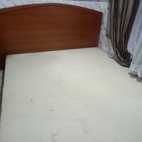 ٨ مقاعد • سرير خشب • دوشك سبرنك