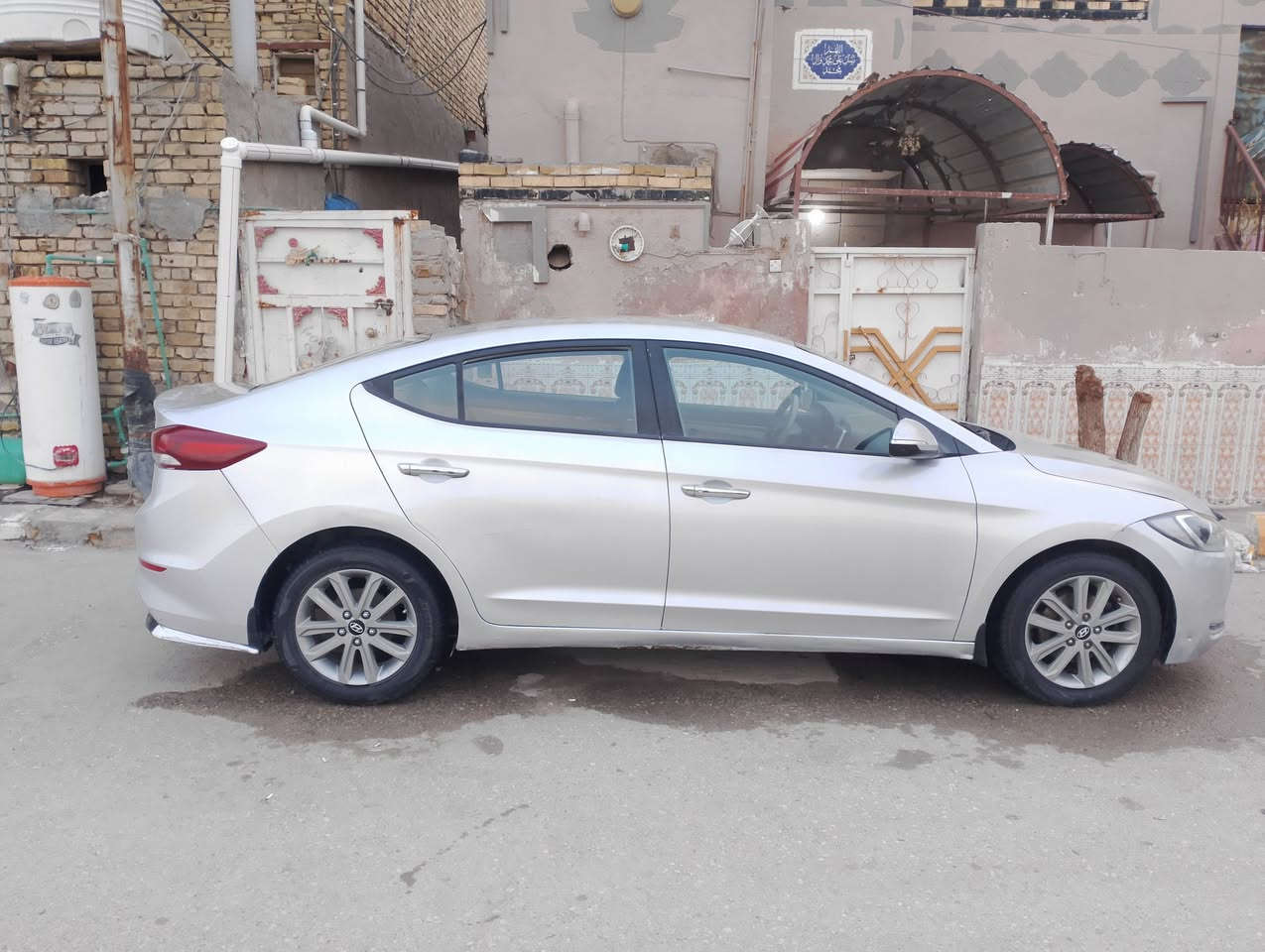 السلام عليكم لانترى 2016شكل 17وارد خليجي فول موصفات ماعده لفتحه مكفوله من تبديل وللضربه  بيه رشات اثر جراد واضحات بلسونار  شواصي ولغد كفاله عامه. جاهزه مكينه 2000دوش وكير وحداديه وتبريد وكهربائيات وطخم تاير  رقمه بغداد وصاحبه بناصريه شرط لتحويل سعره 115وبيه مجال عنوانه ذي قار مدينه الصدر ***********
