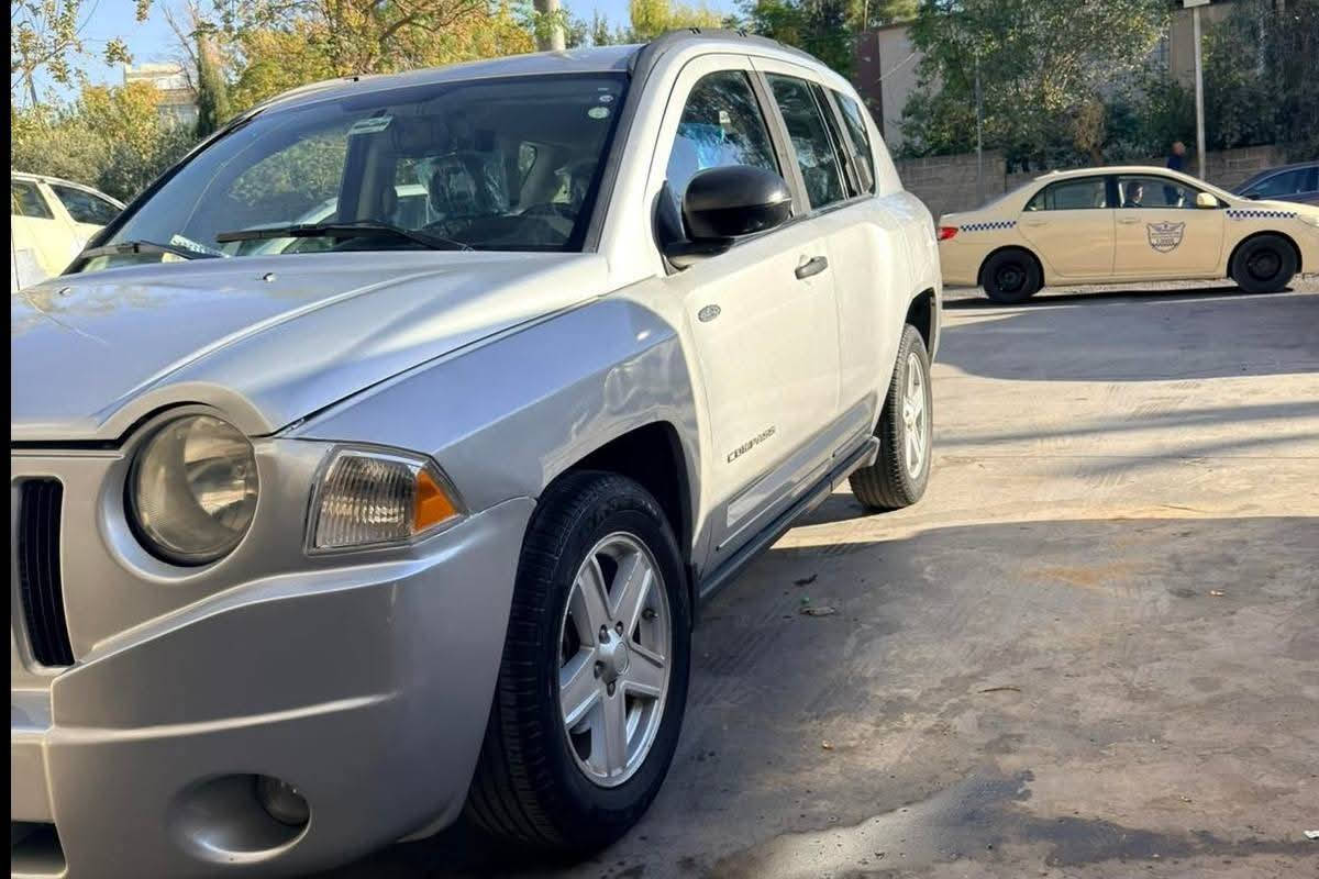 اسلام عليكم البيع جيب كومباس سياره نضيفه مديل 2009 ما ناقصه برقي رقم سليمانيه  سعر 85  مكاني كربلاء شارع نجف كربلاء عمود 1175 رقم ***********
