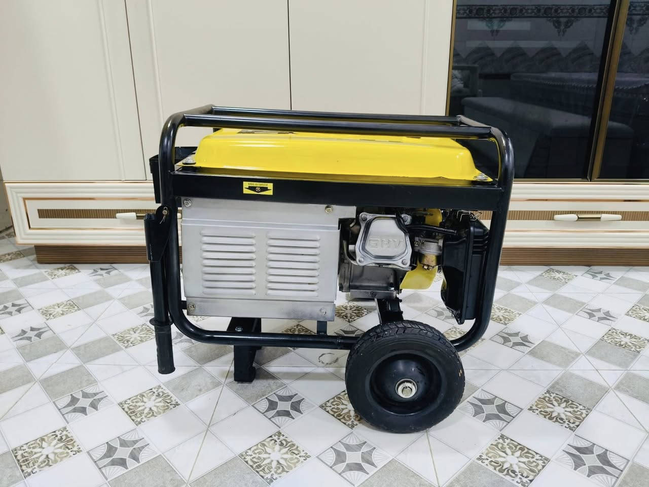 سلام عليكم مولده استرا ام الذيب الباب الاول بانزين.3ونص كيفي 15امبير ملف نحاس . الحجم الكبير . مولده كلش نضيفه مشتغلا سبوعين فقط بلاديه مداخله اي تصليح نكره بالتشغيل السعر 200مكاني  بغداد الشعب ويوجد خدمه توصيل لرقم الهاتف***********
