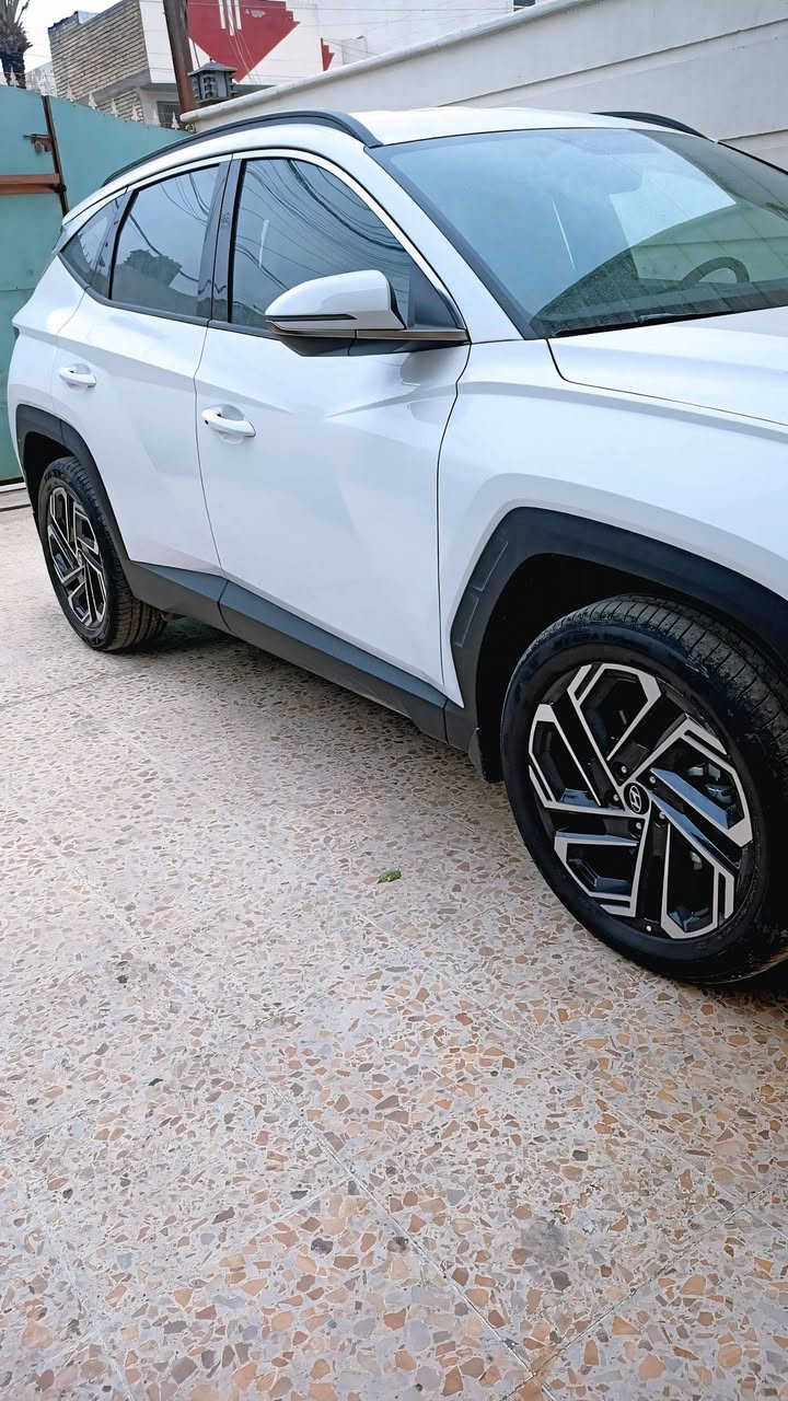 توسان ٢٠٢٥ فول مواصفات عده البنروما
1 شاحن موبايل ✅
2 كشنات تدفئه
3 بردات خلفيه 
4 اشاير بالمري 
5 جنطه كهرباء 
6 حساسات اماميه خلفيه 
7 كاميرا خلفيه 
السياره بحاله الشركه كفاله عامه حتئ من الشخط فول ماشيه ٢ الف KM
السعر ٢٤٢ موبايل *********** 
مكان بغداد العبيدي
