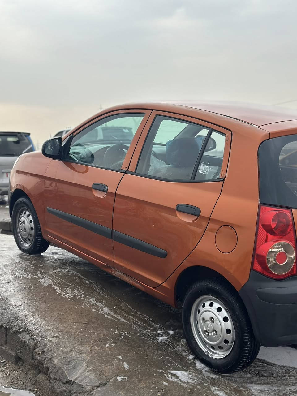 سلام عليكم كيا بيكانتو 2009  كير وتماتيك  محرك وكير جدد حداده جديده تخم تاير تبريد شغال جام كهربائي سنتر لوك رقم مميز تحويل  السيارة جاهزه من كل شي  السعر (59)المكان البصرة 
الاستفسار ***********
