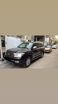 لاندكروزر • ٢٠١١ • بدون صبغ