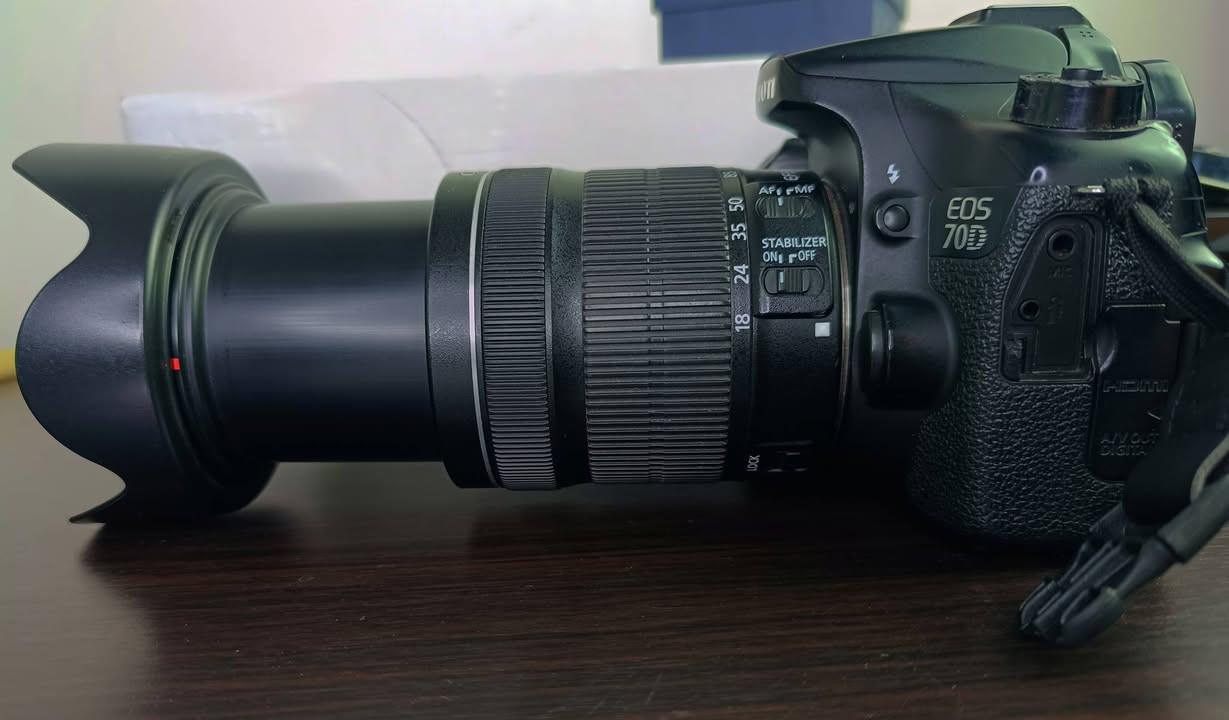 كانون70dمع عدسه 18_135
كامره احترافيه وقويه بالتصوير
نضافه جدا عاليه 
عدسه زوم
كامل ملحقات
جنطه 
بطاريه اصليه
شاحنه 
حزام كتف 
غطاء عدسه
مانع توهج للعدسه
لزكه شاشه حمايه 
السعر 775 
مكاني كربلاء يوجد توصيل محافظات 
رقمي ***********
