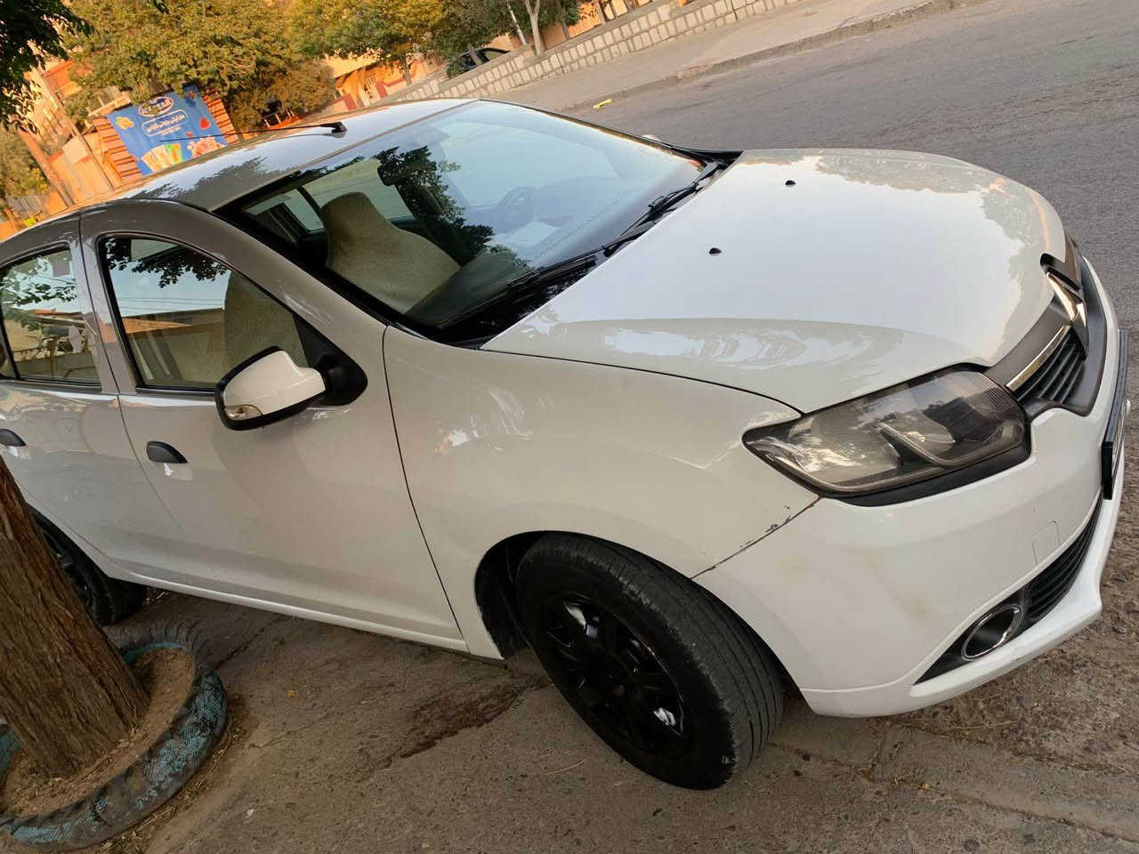 ڕینۆ سیمبول ٢٠١٧
***********
گێڕو موکینەی نەکراوەتەوە 
تازە سێرڤس کراوە پاتری و تایەی تازەیە
تەقەو ڕەقەی نیە سەنەوی و رەقەمی تازەیە
٥ پارچەی بەخی دووبەیە بێناو بێ ئێرباگ چەکوشی پێوە نیە
٧٣ گەڵاو مەجالێکی کەم
*********** السليمانية, العراق
