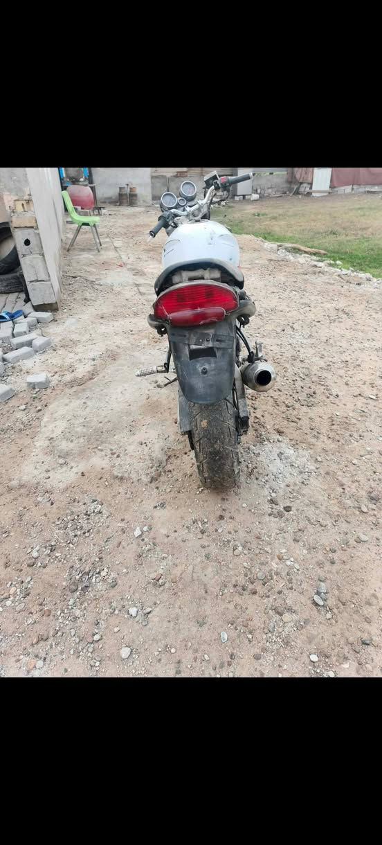 سلام عليكم
بطح بانده ربع كرستال دراجه جانت متروكه ونضفت كابريتراتها و شغلتها شويه وطفت وبلاكات جدد و تاير وياها بعدني ما شاده و كفراتها موجوده و مسقوله كامله بس تصبغهن دراجه اني رتتها تعمير بي حتاجيت فلوس دراجه رايدها 650 و بيها مجال بسيط مكاني شهداء البياع ***********و متواجد واتساب غير متواجد على الماسنجر
