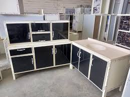 السلام عليكم إخواني 
عندي كراج على شارع سنجار اريد واحد شريك وياي 
يشتغل بصناعة كاونترات عندي ورشة عمل 
مطابخ المنيوم وابواب بلاستيك يعرف بشغل 
علما بأن ايبيع كاونترات مستعمله 
يطب ويايه مواد شريك 
ورزق على الله 
يتصل على رقمي ***********
