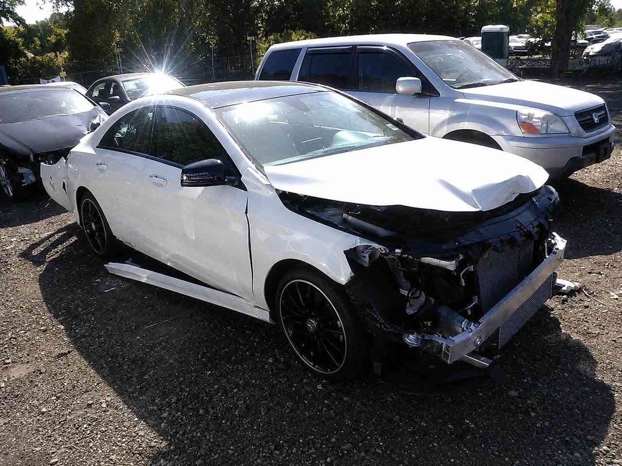 Mercedes cla250 
موديل 2016
مكينه 2000تيربو 
فول مواصفات 
كير ومكينه خير من الله
حادث موضح بل صور 
السياره جاهزه من كلشي 
السعر 190وبيها مجال 
للتصال *********** البصرة, العراق
