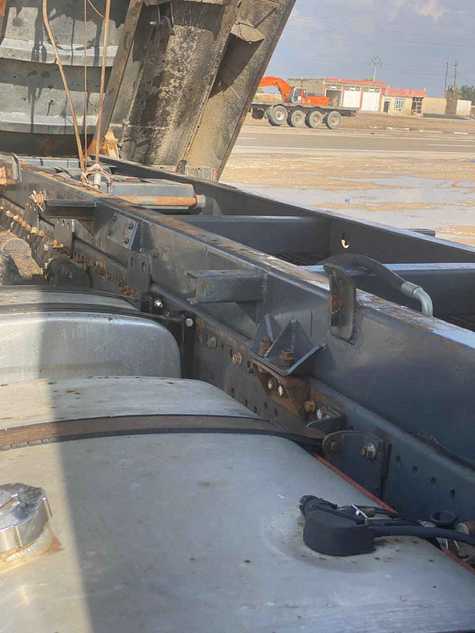 السلام عليكم اقرا المنشور قبل الاتصال
مرسيدس اكتروس  سكس للبيع 
موديل 2000 مسجله في السنويه قاطره ونصف مقطوره بدن ثابت ذو جوانب متحركه تاريخ انتهاء السنويه 2029 
شرط التحويل
اللون ابيض غير محدد ما بيها قطره صبغ 
السياره باسمي رقم انجليزي صلاح الدين 
السياره اصلها تك و مطوله اني مطولها بيدي
مجموعه اكتروز 2004 مال دمعه نص جي اف اربع افحله
محرك حجم 40 كير حجم 211 على وضع الشركه الكير والمحرك السياره من  جوع الشغل خير من الله تخم تاير 
فرندكسن خمس وركات
بدي كوري حوضي عمل جديد 
طول 6 م و20 سم 
حجم البدي 17 مكعب 
السعر 315  $ ورقه 
الاتصال على هذا الرقم 
*********** سامراء خط السريع معرض الحاج لطيف الخنجر
