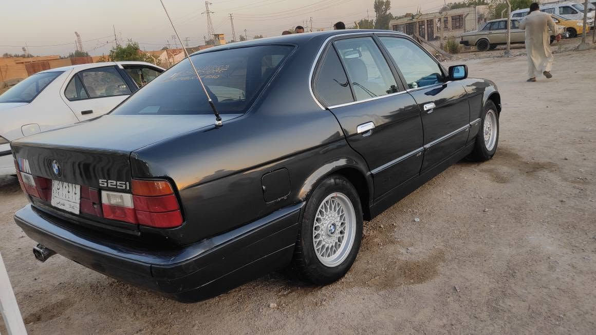 بي ام دبليو 88 للبيع اومراوس مكنة اوكير  محور فيفتي 3000تبريد ثلج حدادية او تخم تايرات خير من اللة سيارة جاهزة مديل 88  حجم 535 مكفولة كفالة عامه مكان ابو صخير نجف رقم موبايل *********** سعر 55 النجف, العراق
