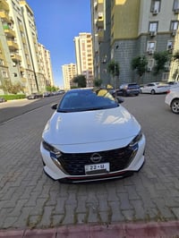 نيسان سينترا سقف اسود 2024 السيارة جديييدة بشكل رادارات امامي خلفي جان...