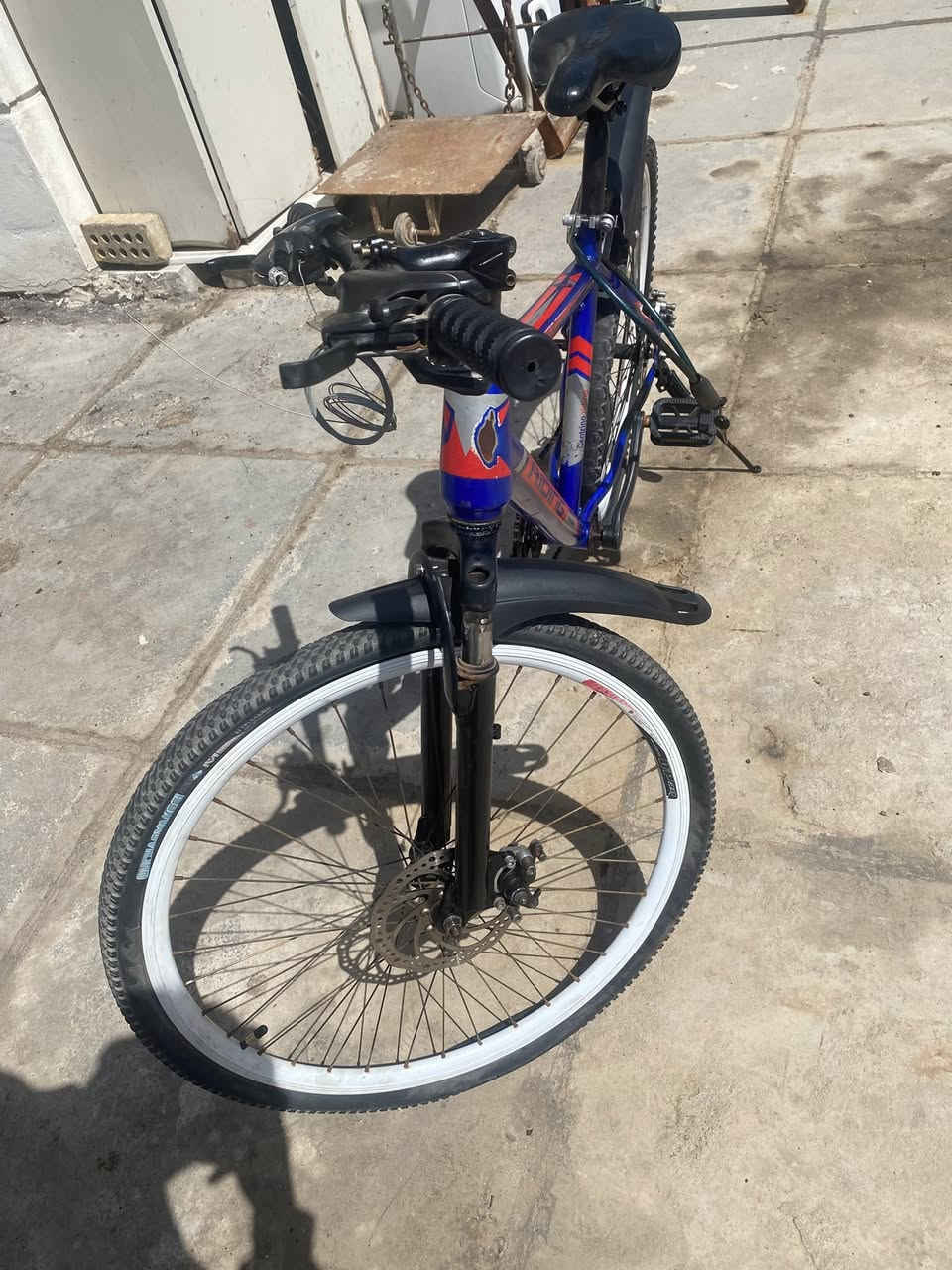 للبيع بايسكل (دراجة هوائية) حديد قياس 26
بايسكل حديد قوي ومتين، مناسب للاستخدام اليومي.
حالته نظيف شبه جديد مثل ما موضح بل صوره /مستعمل يشتغل بدون مشاكل أساسية.
السعر: 65 ألف وبيه مجال بسيط
المكان: بغداد - الحرية - الدولعي
الرقم: ***********
الاتصال أو واتساب
