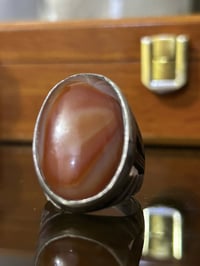 خاتم 💍فضة رجالي بحجر عقيق مخطط بلون متدرج بين البرتقالي المحمر و العسل...