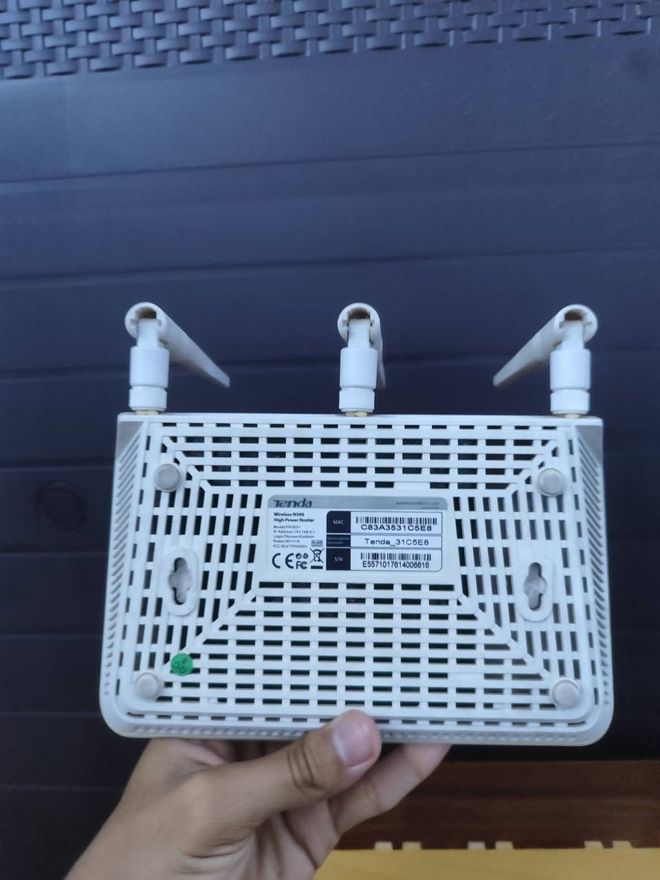 راوتر عدد 2 من شركة Tenda
نظيفات جدا و شغالات لكن بدون كيبل Power 
المواصفات و الموديل موضح بالصور 
السعر للابيض 10 🌹
و الاسود 15 🌹
يتوفر توصيل لكل العراق
 مكاني بغداد شارع فلسطين


**إذا كنت صاحب هذا الإعلان وتريد حذفه لأي سبب، رجاءا أرسل رسالة إلى الدعم الفني**