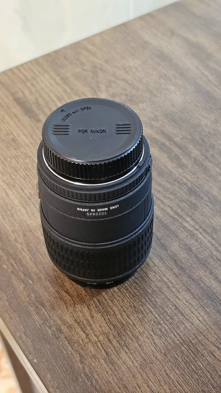 للبيع عدسه sigma 105mm f2.8 fx ماكرو للنيكون مناسبه لتصوير الاسنان
العدسة نظافتها 98%
وياها حافظه للعدسه والغطاء الأمامي والخلفي 
للتواصل ***********
