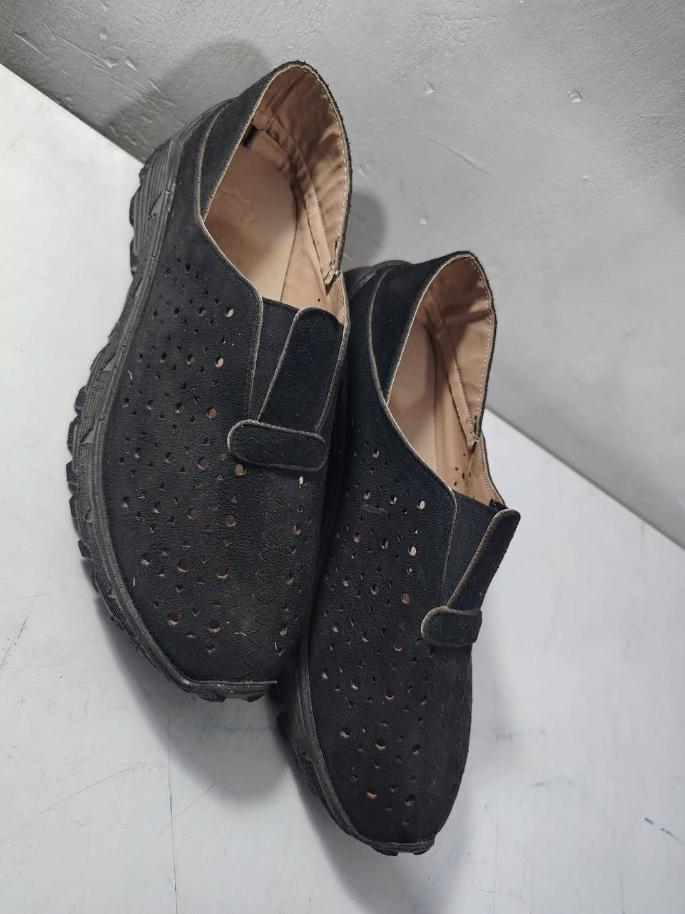 ٣ احذية كلهن قياس ٣٦
وزن خفيف جداً 
١٨ مع التوصيل 
للحجز واتساب ***********
