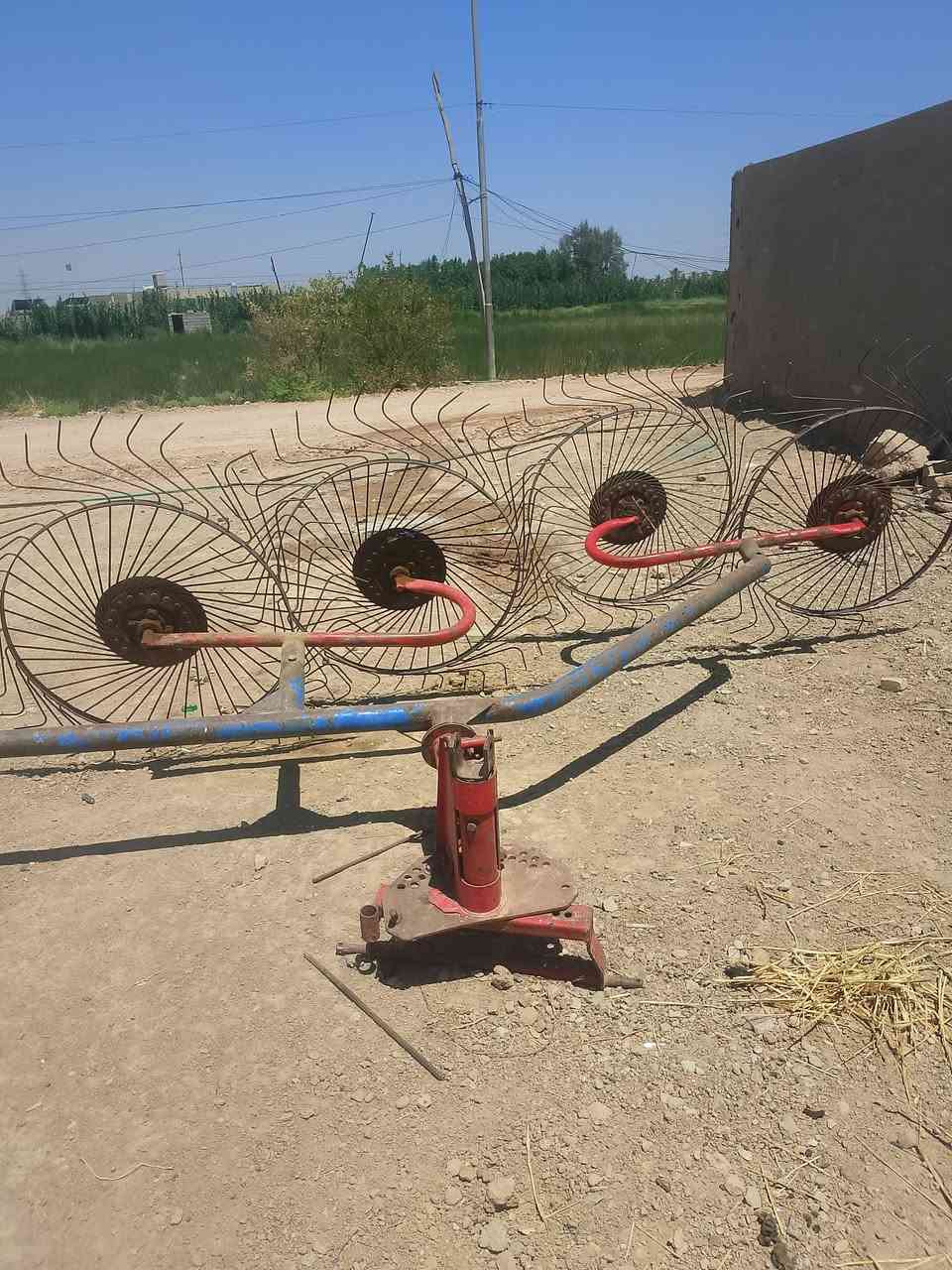 سواتر لبيع جديد مشتقل 50دونم لبيع سعرة375لف بغداد تقاطع نهروان ***********
