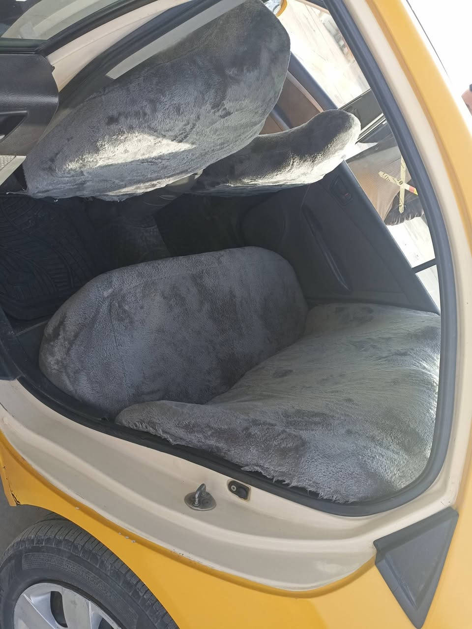 السلام عليكم
سوناتا للبيع : 
موديل 2009 
سنويه لل29 بسمي شرط التحويل بدون وكاله 
السياره صدر حداديه تخم تواير كله شرط جديد 
كير محرك شرط شرط شرط جدد شادهن 
السياره ما ناقصها ربع تبريد تدفئه 
ضررها جاملغ امامي فقط 
مكان السياره الدين الشرقاط 
سونار وين متريد تفحص افحص وحياكم 

***********  احمد عواد 

#ملاحضه وكاله لحد يدور كبل تحويل غيرها ماكو
