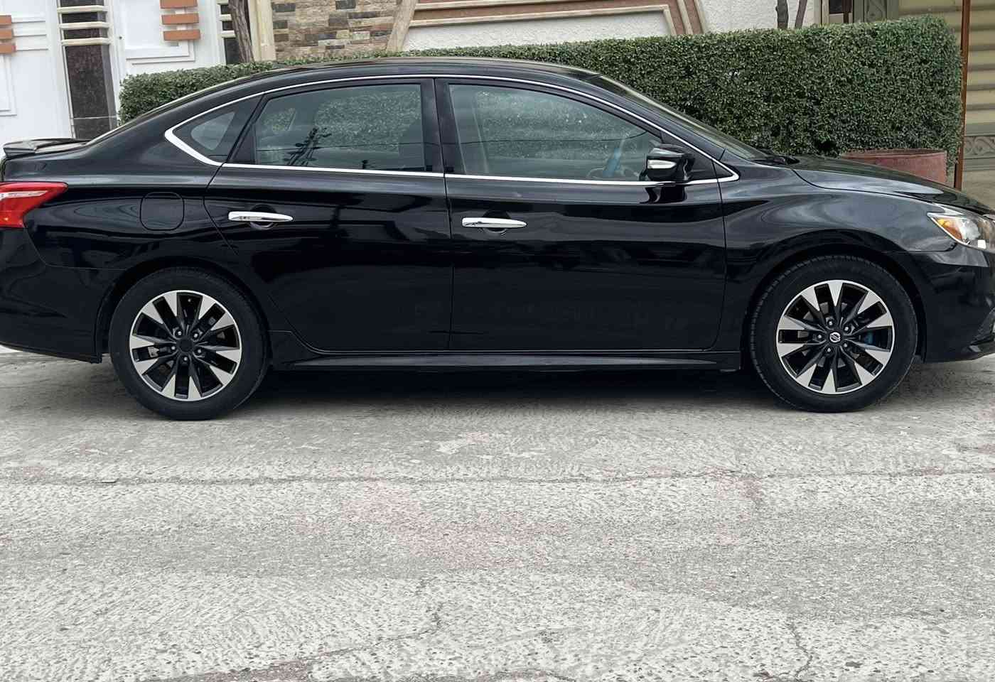 نيسان سنترا 2019 فئة SR كندي فول بدون فتحة 

محرك 1.8 المرغوب

گير محرك تبريد شرط

اقتصادية لا دوانز ولا محسن 

طخم وحدادية كله جديد

باتري جديد 

سيارة كاملة مكملة من كل النواحي 

ماشية 72 الف ميل قابل للزيادة

مواصفات: 

- اشاير بالمري
- بلاجكتورات
-ويل كروم بلادي
-بصمة تشغيل
-بصمة ابواب
-بصمة صندوق
-شاشة بلادي تدعم كار بلي واندرويد اوتو
- نظام قيادة سبورت 
-تحكمات ستيرن
- مثبت سرعة
- رادار امامي
- كامرة خلفية دوارة 
- تدفئة كشنات
-تبريد بيانو
- قفل مركزي تلقائي
-داخل مخمل مطخم ازرق بلادي
- سبير واطفائية ومثلث 

 ضررها :
بوند صبغ + شبر بالجاملغ الامامي ورصعات وملاحظات بسيطة بالقشر 
بيها رشة تيزاب صفحة السايق الجاملغ والتكمة موضحة بالصور
تقرير موجود 

سعر 119$ وبيها مجال للطيبين

رقم نينوى جديد سنوية بأسمي
مكان موصل
***********
