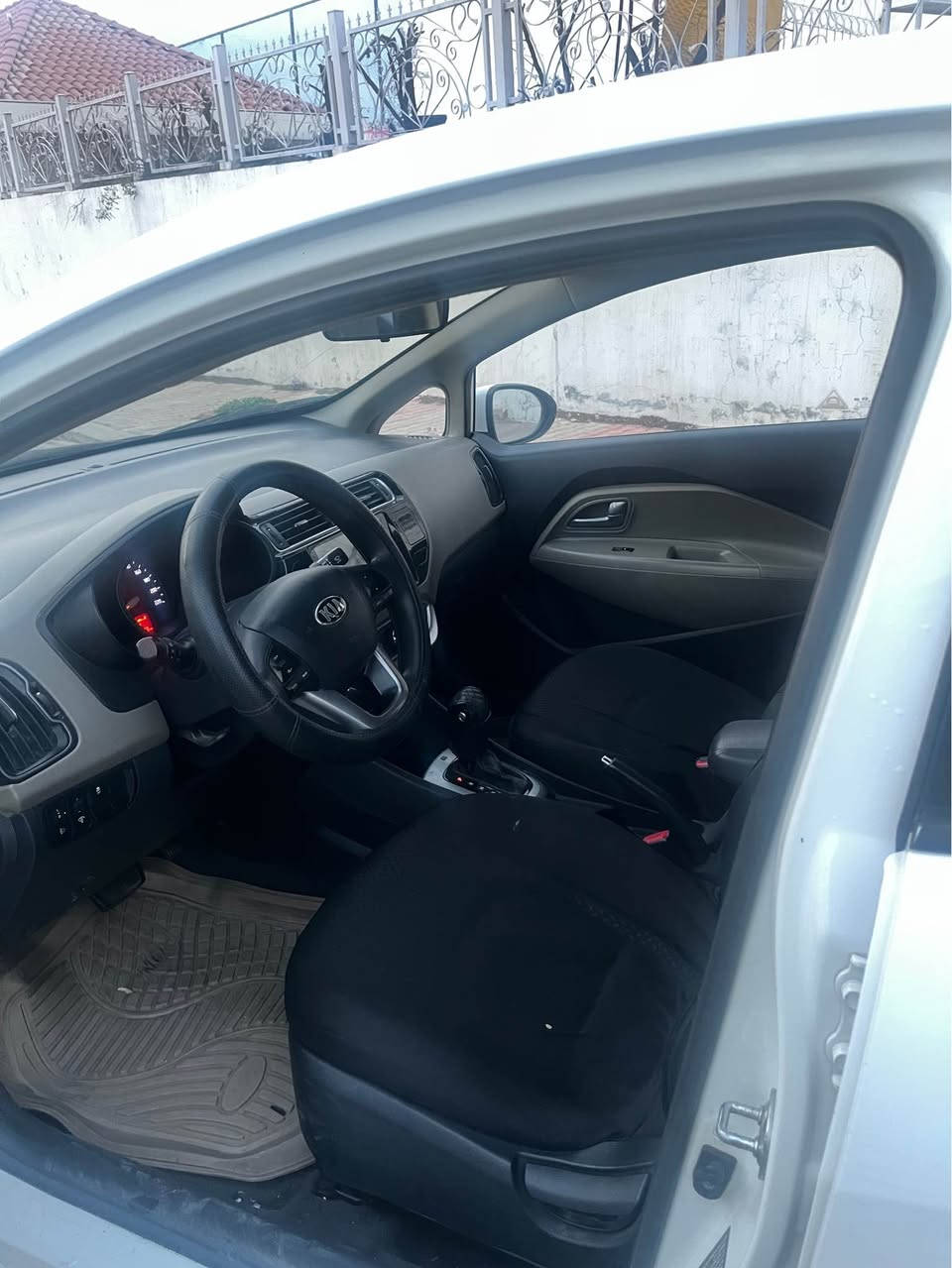 کیا ریۆ 2017  خەلیجیە سەیارەکە بێ بۆیاخە بەس دوو جی سەرتە کوتیی هەیە نرخی ١٠٣ وەرقە و ماجالە  ژمارەی موبایل ***********_***********_ Singapore
