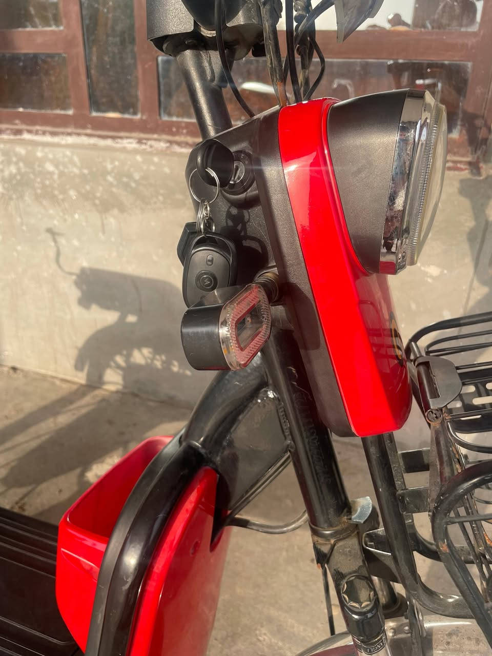 #متاح
دراجه شحن موديل 2024 نضيفه اخت الجديده بطاريات جدد قبل شهر بدلتهن 5 بطاريات النوعيه الاصليه عقل جديد الاصلي دراجه ما تصرف عليها ربع السعر 325 وبيها مجال حگ الجيه 

*********** الشراي يتصل.  المكان بغداد التاجي مقابل منشأة نصر العامه
