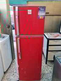 ثلاجة وسط • شغالة • ضمان